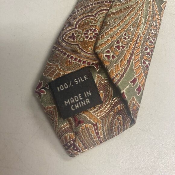 JoS.A.BANK Signature Collection Gray Gold Paisley Silk Tie New With Tags - Picture 6 of 11